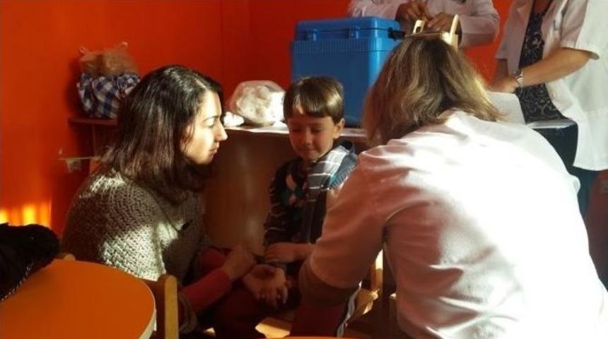 Okullarda Aşı &Ccedil;alışmaları S&uuml;r&uuml;yor