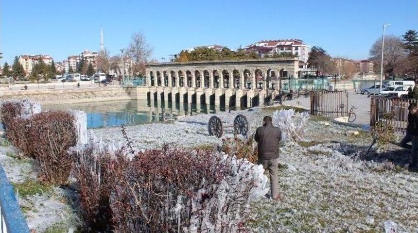 Beyşehir&rsquo;de Buz Sarkıtlarından G&ouml;rsel Ş&ouml;len