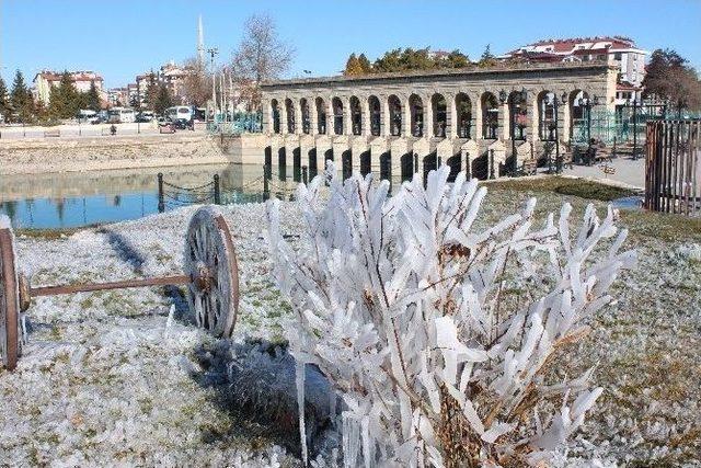 Beyşehir’de Buz Sarkıtlarından Görsel Şölen