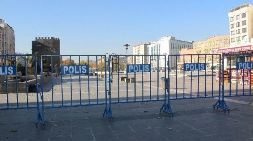 Sur&rsquo;da Yasak S&uuml;r&uuml;yor