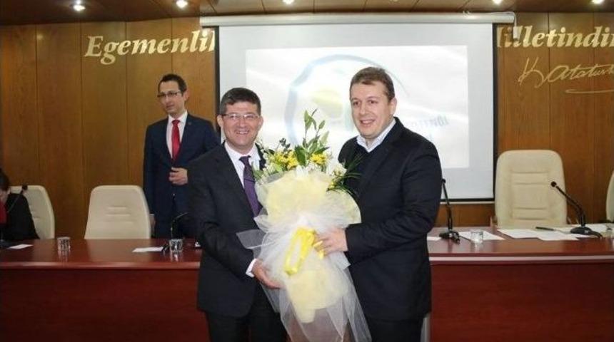 Meclis &Uuml;yeliği&rsquo;nden İstifa Eden Filiz &Ccedil;i&ccedil;eklerle Uğurlandı