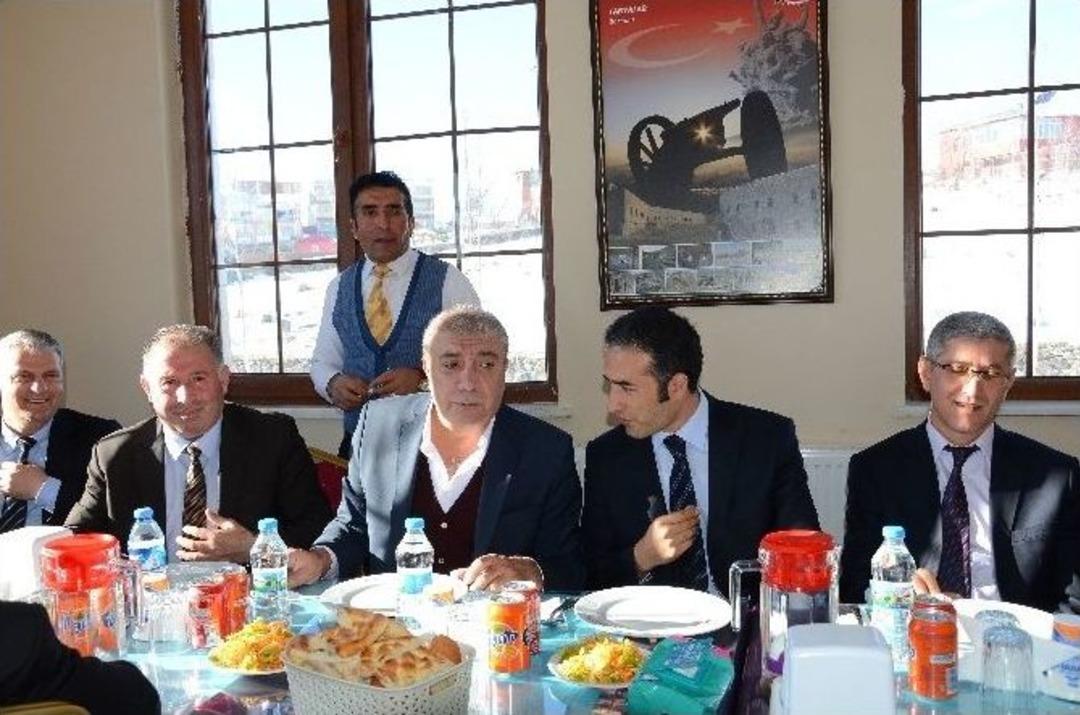 Gurbetteki Dadaşlardan Erzurum&rsquo;un &Ccedil;at İl&ccedil;esine &Ccedil;ıkarma
