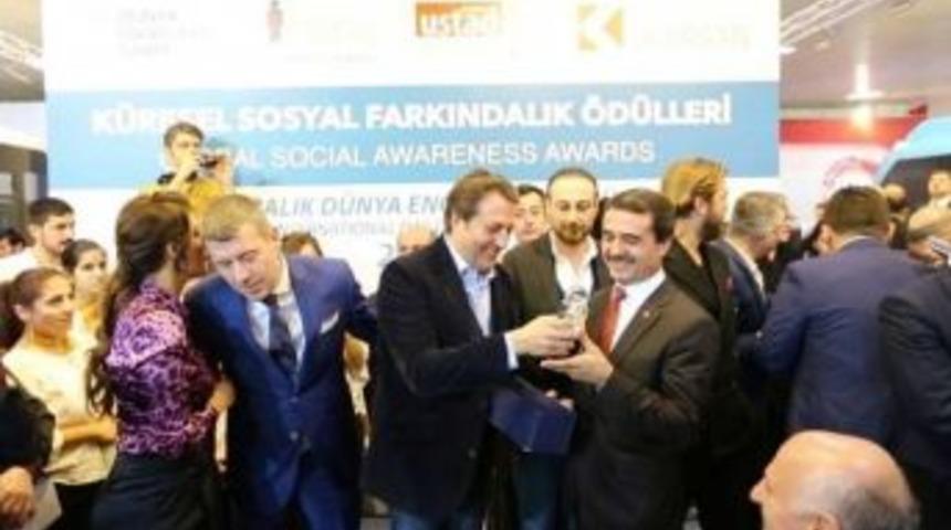 Başkan Kocamaz&rsquo;a &lsquo;k&uuml;resel Sosyal Farkındalık &Ouml;d&uuml;l&uuml;&rsquo;