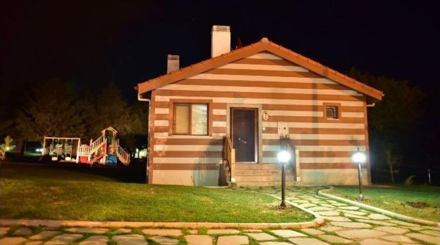 Spil Orman K&ouml;şklerinde Yılbaşı Yoğunluğu