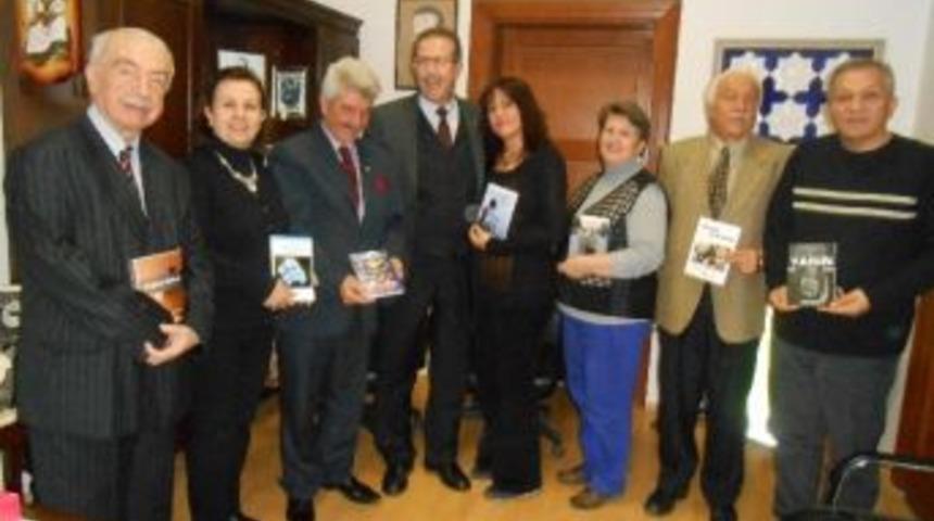 Eskişehirli Şairler Vali Yardımcısı &Ouml;mer Faruk G&uuml;nay&rsquo;ı Ziyaret Etti