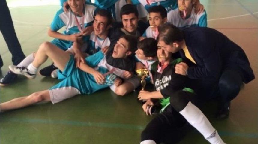 Yozgat&rsquo;ta Liselere Arası Futsal Turnuvasında Dar&uuml;şşifa Sağlık Meslek Lisesi Şampiyon Oldu