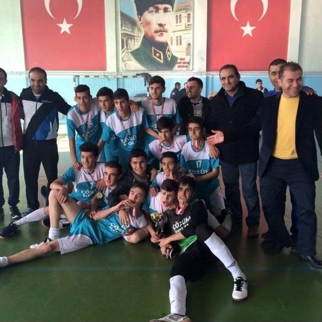 Yozgat’ta Liselere Arası Futsal Turnuvasında Darüşşifa Sağlık Meslek Lisesi Şampiyon Oldu