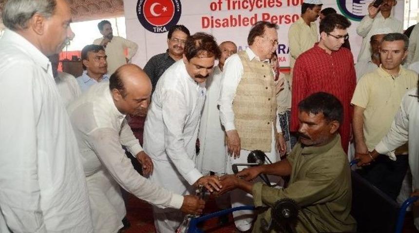 Pakistan&rsquo;da Engeller Tika İle Aşılıyor