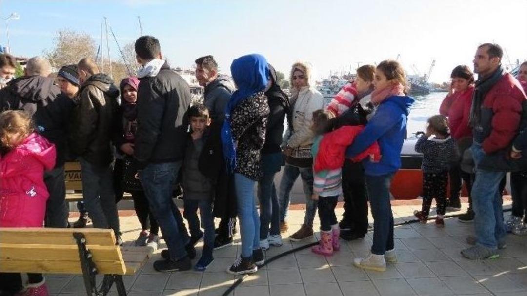 Ka&ccedil;akların Karnını Sahil G&uuml;venlik Doyurdu