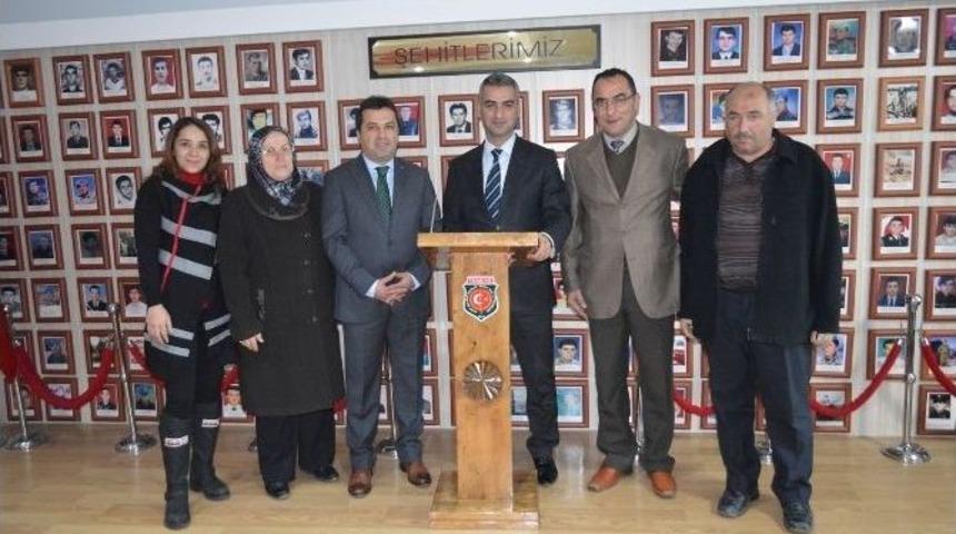 M&uuml;d&uuml;r Altun, Şehit Ve Gazi Aileleri Derneklerini Ziyaret Etti