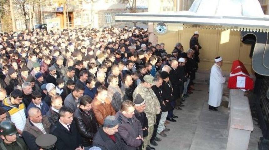 İntihar Ettiği İddia Edilen Asker, Memleketinde Toprağa Verildi