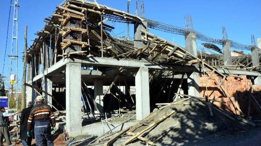 Tavanı &Ccedil;&ouml;ken İnşaattan D&uuml;şen İş&ccedil;i Yaralandı