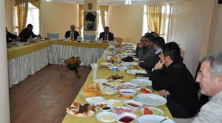 Rekt&ouml;r Prof. Dr. Sami &Ouml;zcan Basın Mensuplarıyla Bir Araya Geldi