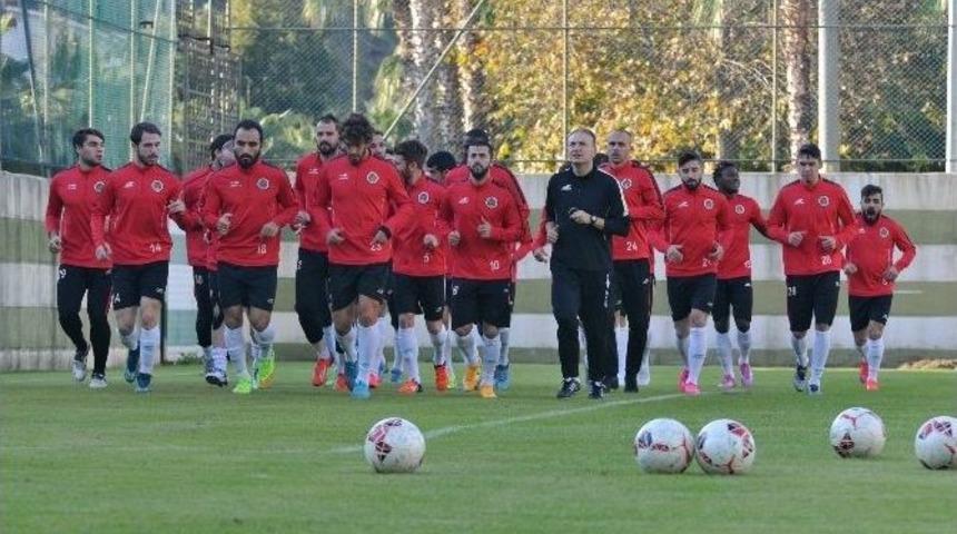 Alanyaspor, Adanaspor Ma&ccedil;ı Hazırlıklarını S&uuml;rd&uuml;r&uuml;yor