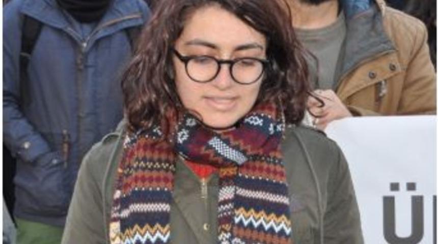 &Ouml;ğrencilerin G&ouml;zaltına Alınmasına Arkadaşlarından Tepki