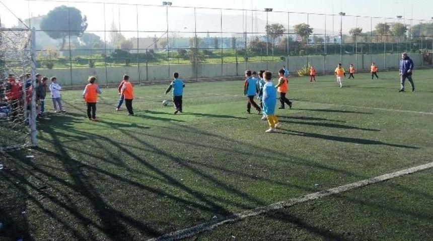 Yunusemreli &Ccedil;ocuklara Futbol Ş&ouml;leni