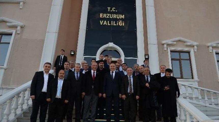 Vali Altıparmak, Ey&uuml;p Erzurumlular Derneği Y&ouml;netimini Kabul Etti
