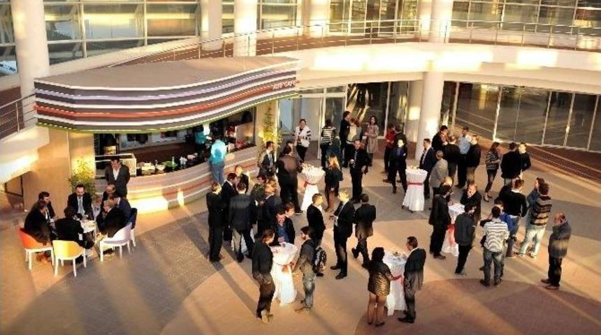 Ad&uuml;&rsquo;n&uuml;n Sosyal Alanları Genişliyor