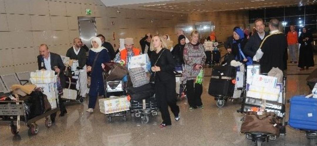 (&ouml;zel Haber) &Uuml;nl&uuml; İsimler Umre&rsquo;den D&ouml;nd&uuml;