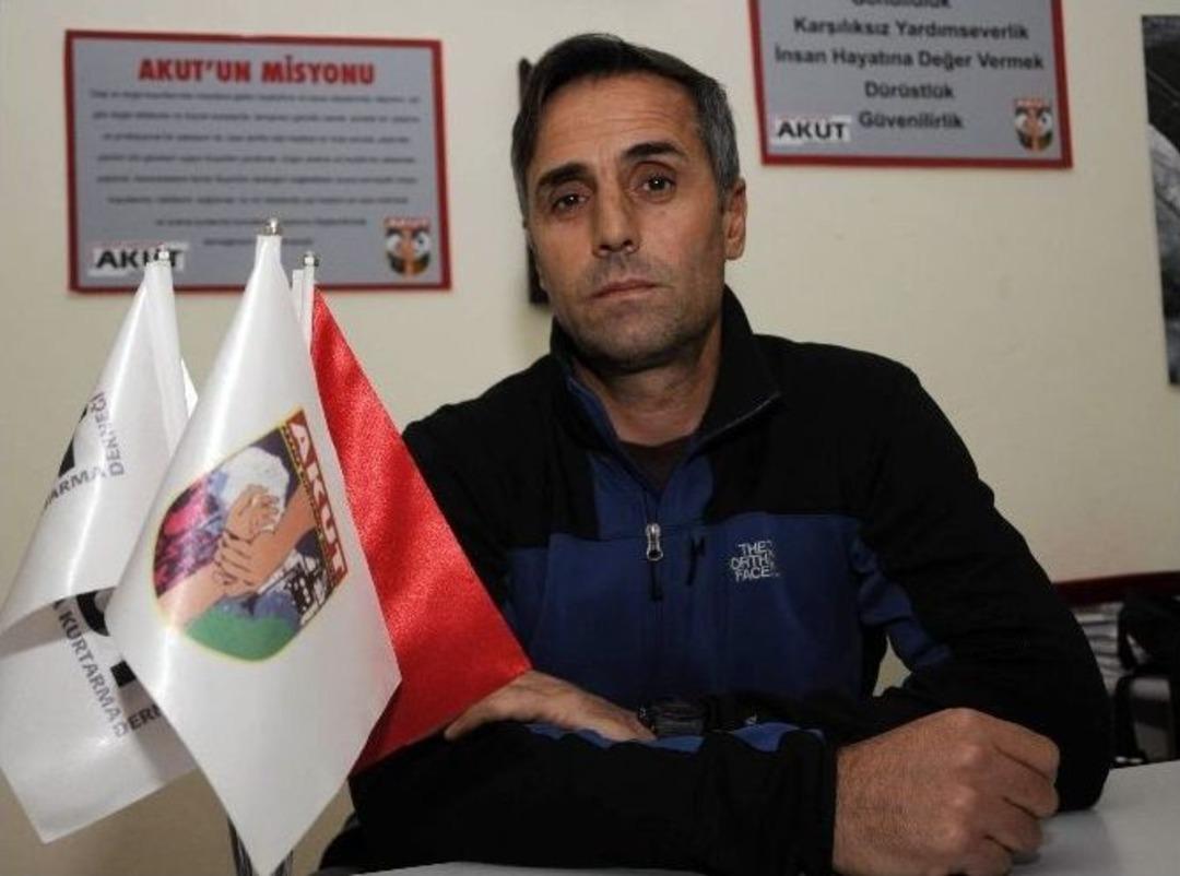 Akut&rsquo;ta Siyaset Tartışması