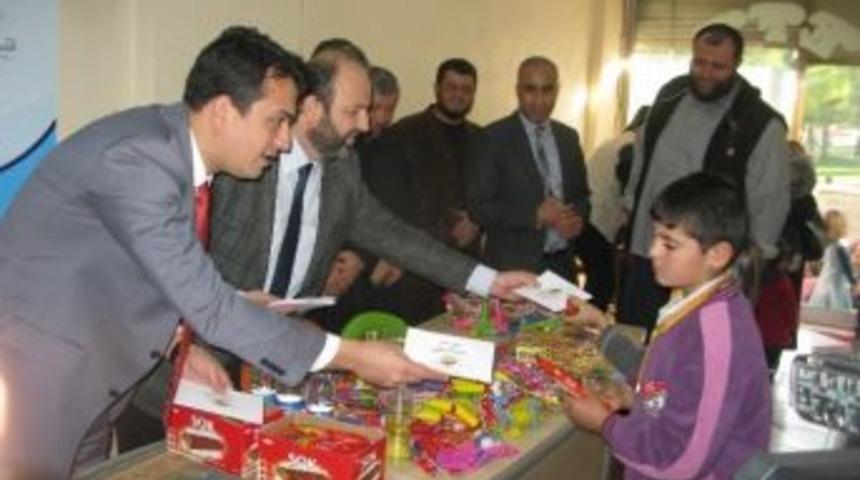 Kuveyt&rsquo;ten Suriyeli Yetimlere Nakit Yardımı