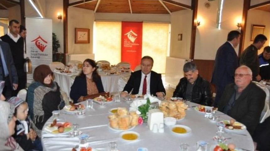 Protokolden Şehit Ailelerine Kahvaltı