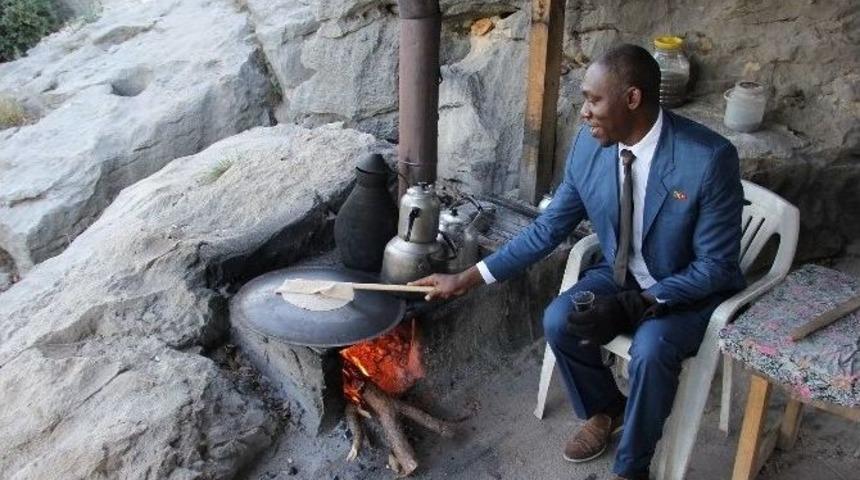 Kamerunlu Danışman Belediyeciliği Adana&rsquo;da &Ouml;ğreniyor