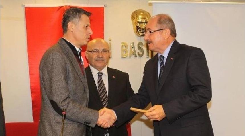 Denizli&rsquo;de 5 Gazeteciye S&uuml;rekli Basın Kartı