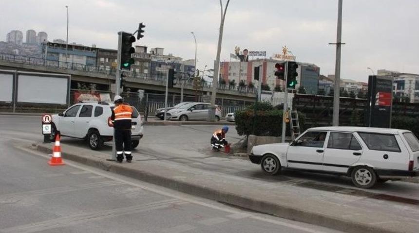 B&uuml;y&uuml;kşehir Otoparkı Girişine Sinyalize Kavşak Yapılıyor