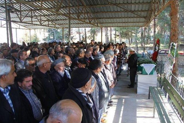 Kızları Tarafından Öldürülen Anne-baba Toprağa Verildi