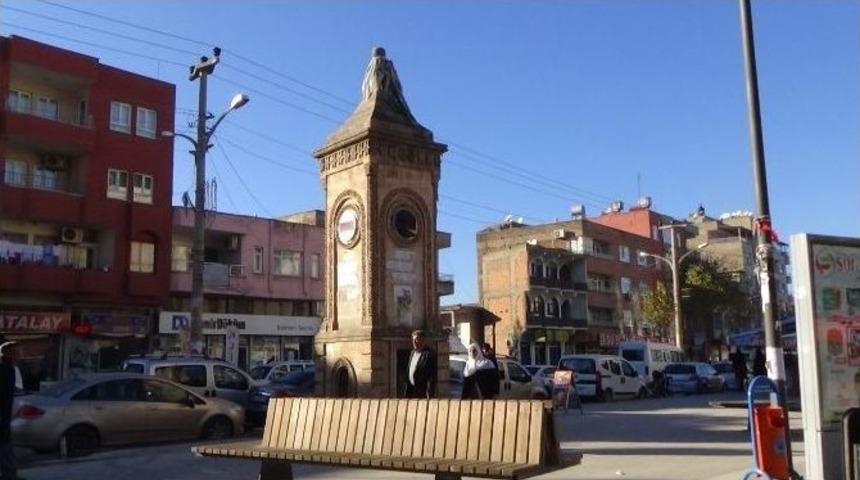 (&ouml;zel Haber) Batman&rsquo;da Kenti Simgeleyen Saat Kulesine Dijital Saat Takılması Tepkilere Neden Oldu