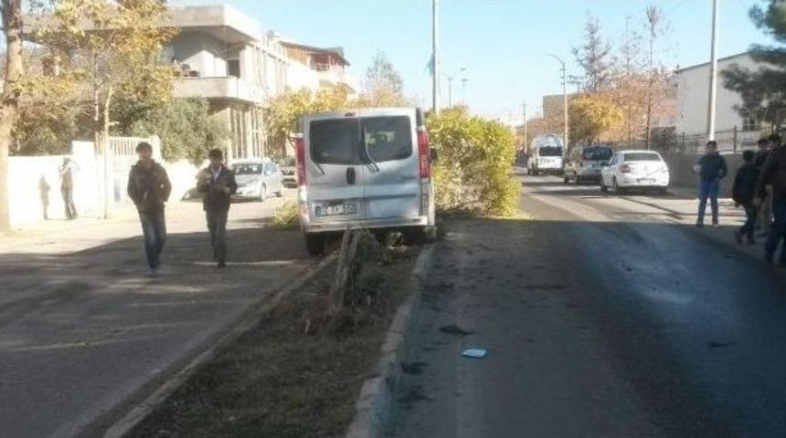 Otomobille Midib&uuml;s &Ccedil;arpıştı