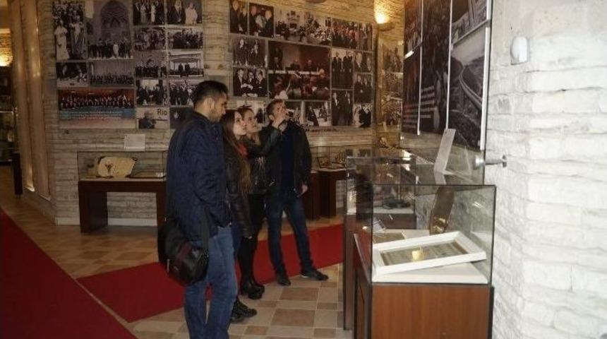 S&uuml;leyman Demirel M&uuml;zesinde Ders