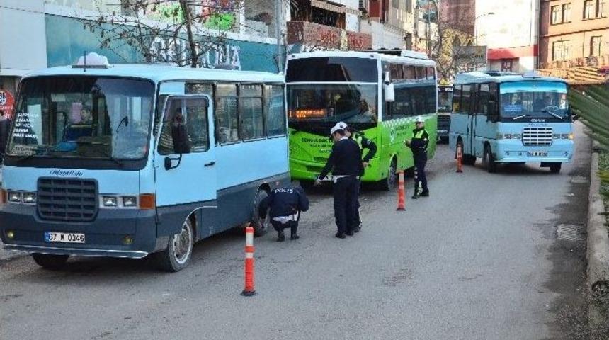 Polisten &ldquo;kar Lastiği&rdquo; Uygulaması