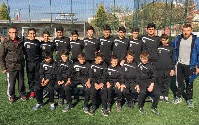 Başkan Yaralı’dan 300 Minik Sporcuya Eşofman