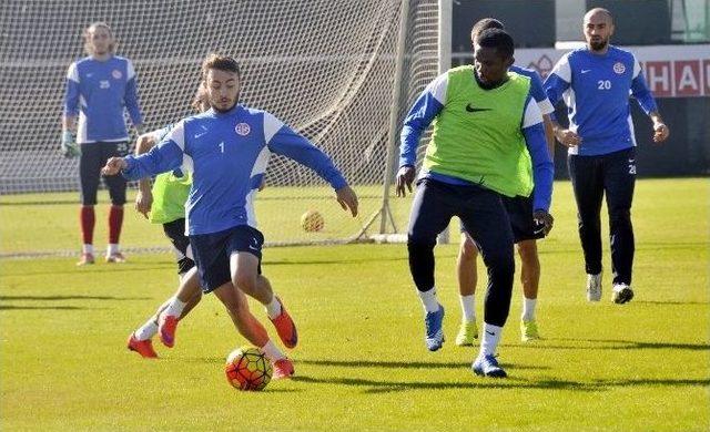 Eto’o Antalyaspor’da Teknik Direktörlüğe Isındı