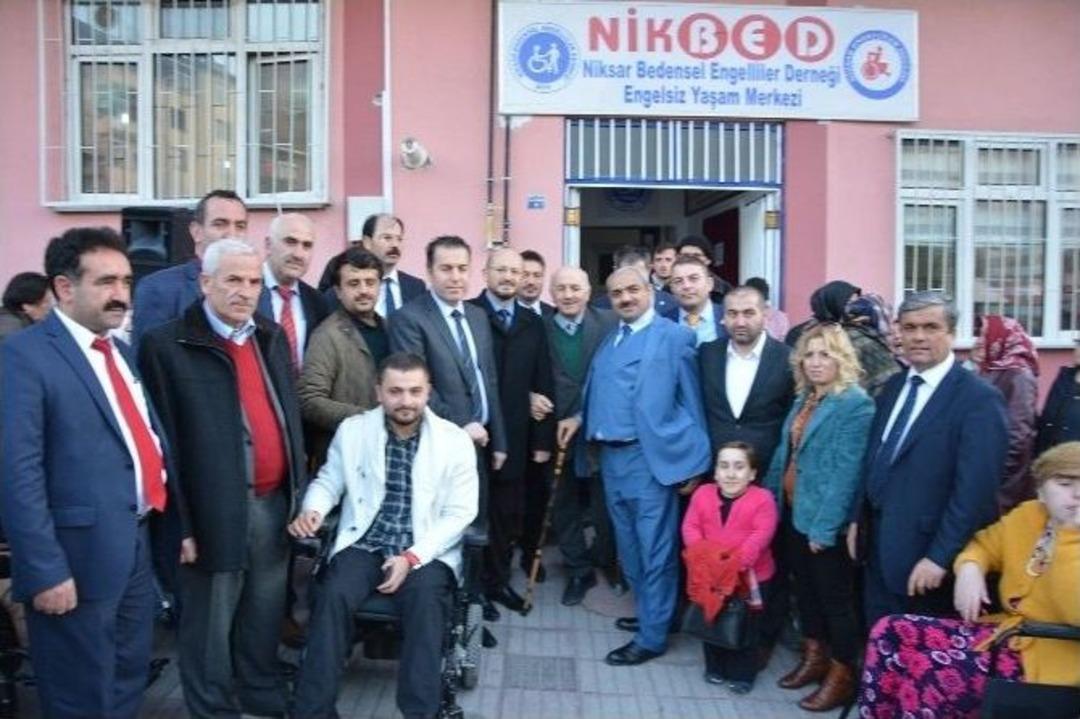 İstanbul&rsquo;dan Niksar&rsquo;a 23 Adet Engelli Sandalye