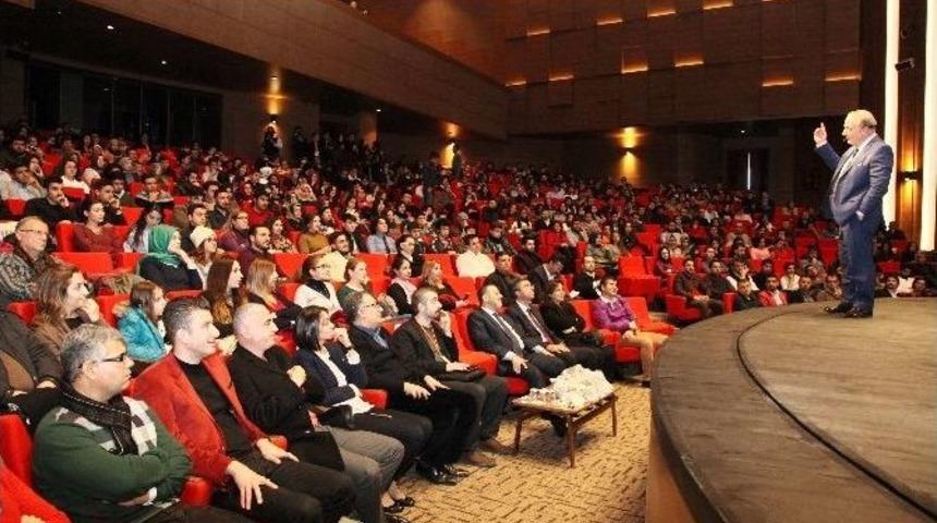 Rektör Coşkun’dan Üniversite Öğrencilerine ’yalan’ Tavsiyesi