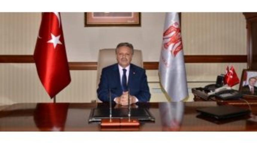 Vali Kahraman&rsquo;dan D&uuml;nya İnsan Hakları Ve Demokrasi G&uuml;n&uuml; Mesajı