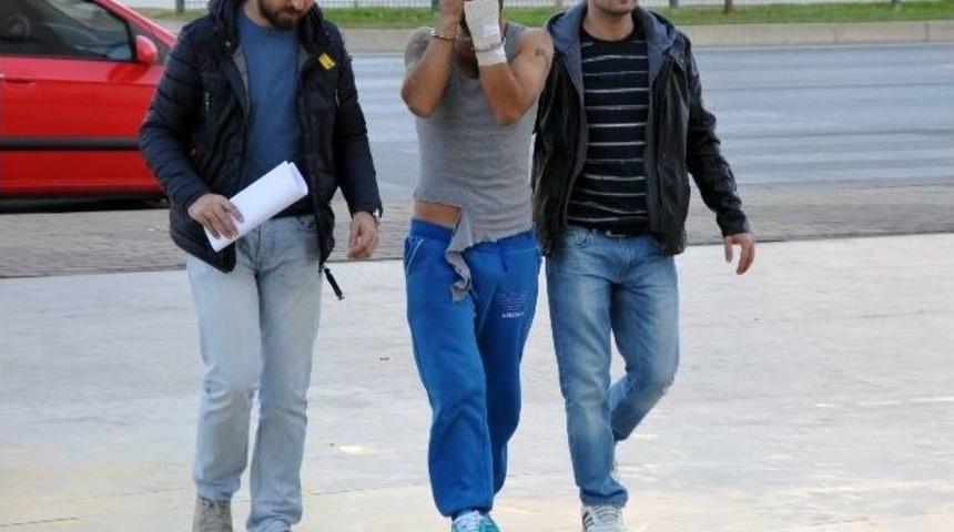 Ka&ccedil;maya &Ccedil;alışan Cezaevi Firarisi Polisin &Ouml;n&uuml;ne D&uuml;şt&uuml;