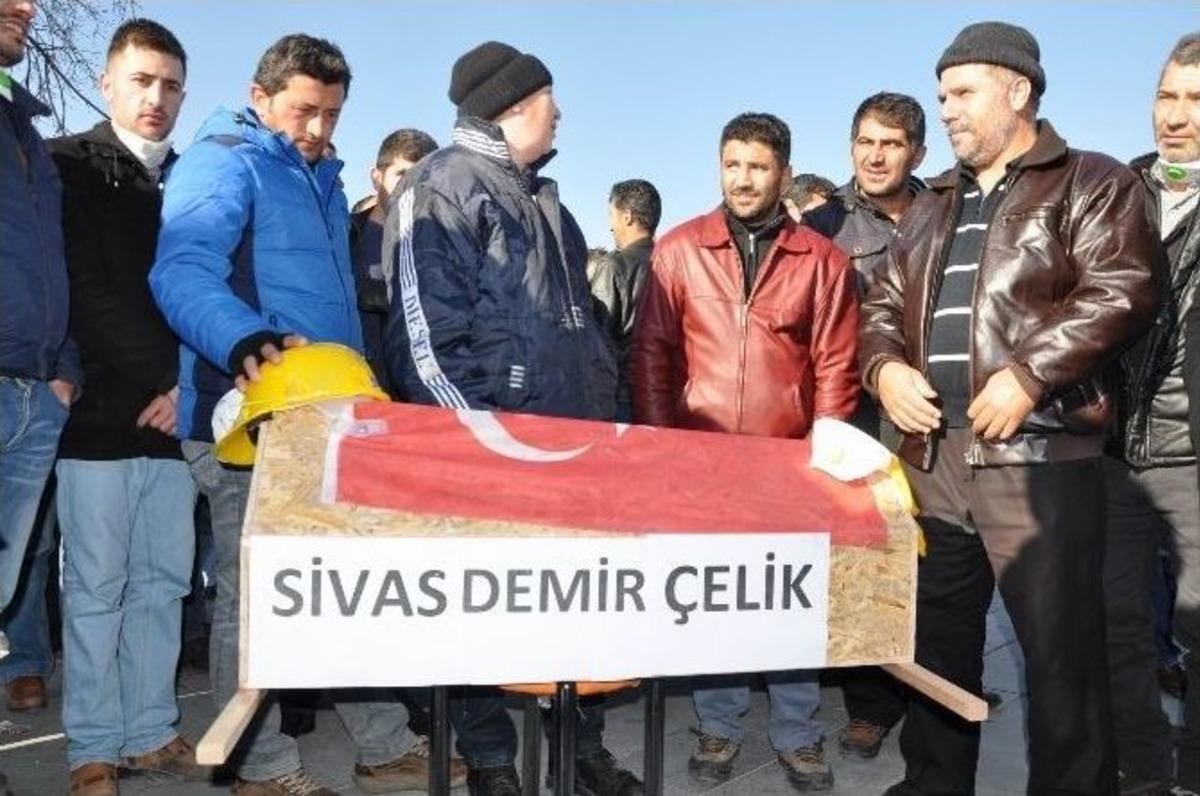 &Uuml;cretlerini Alamayan Sidemir İş&ccedil;ilerinden &lsquo;tabutlu&rsquo; Eylem