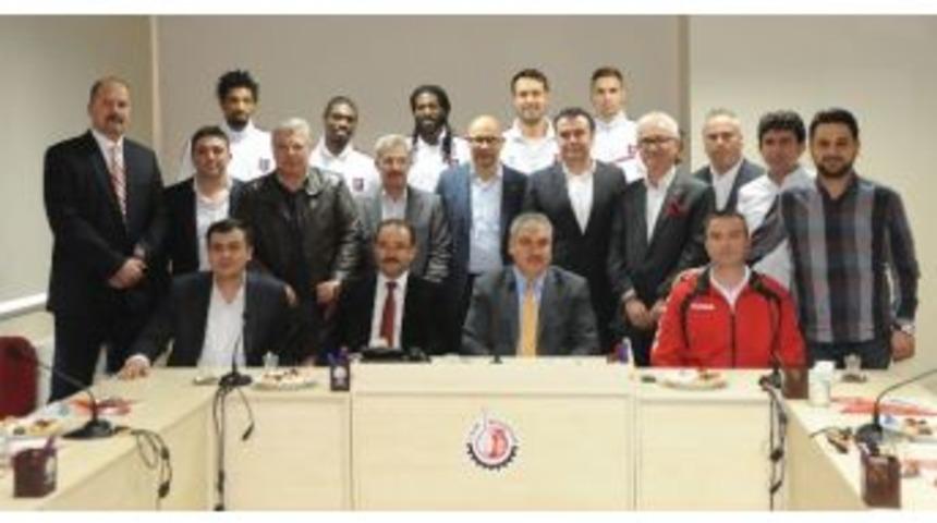 Uşak Sportif’e Kampanyalı Destek