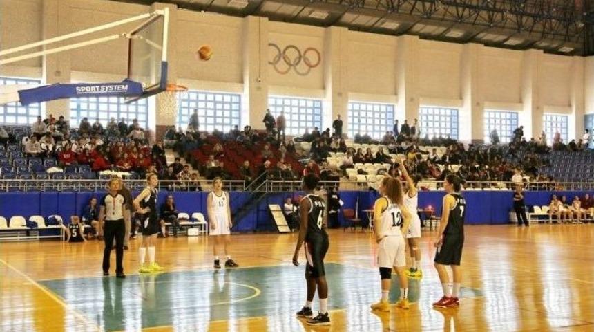 Niğde &Uuml;niversitesinde Basketbol Heyecanı
