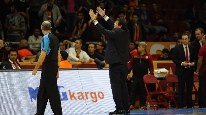Ergin Ataman İle Taraftarlar Arasında Gerginlik