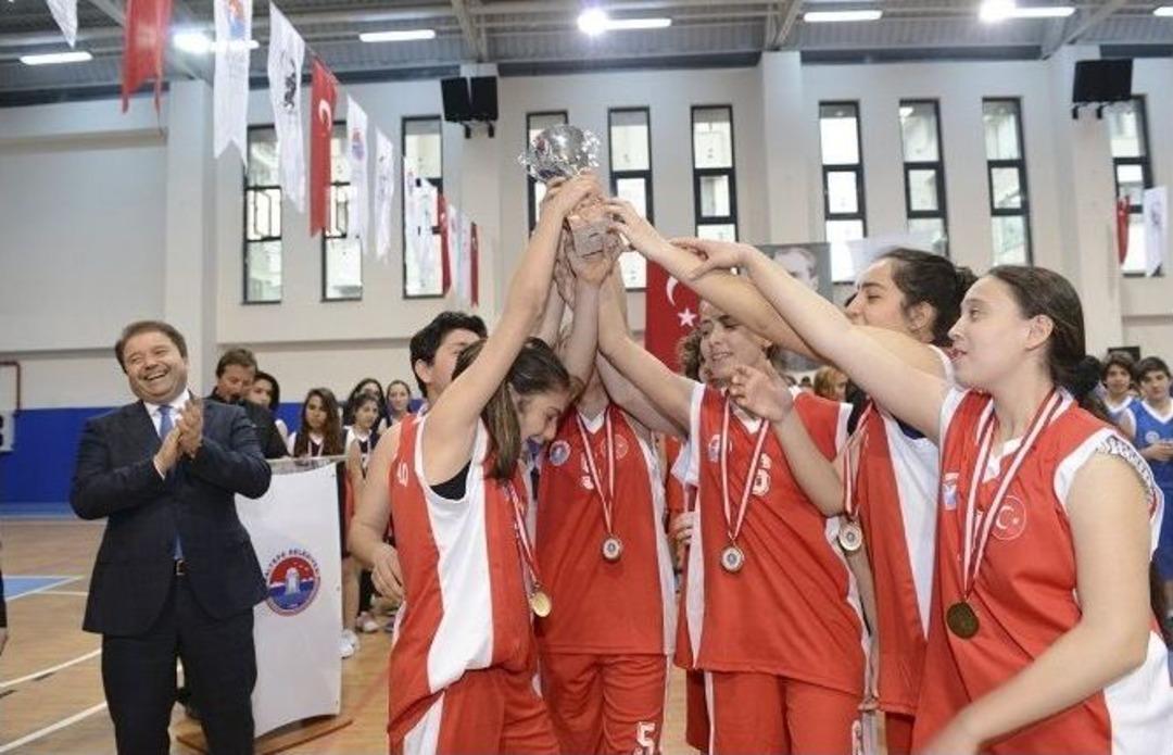 Maltepe Belediyesi&rsquo;nden Spor Kul&uuml;plerine Tam Destek