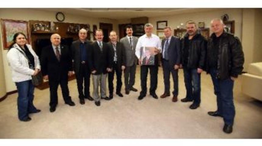 Başkan Karaosmanoğlu, Meslek Lisesi Mezunlarıyla Buluştu