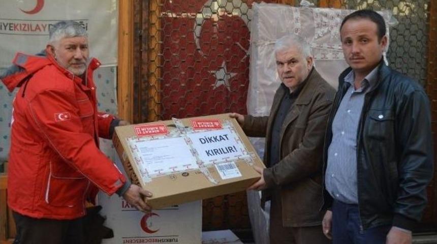 Evi Yanan Aileye Kızılay&rsquo;dan Yardım