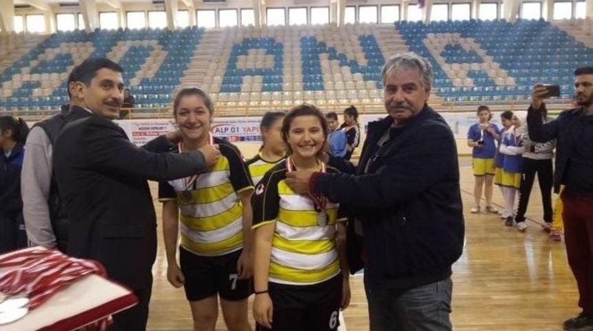 Adana&rsquo;da Okullarası Yıldız Kızlar Futsal M&uuml;sabakaları