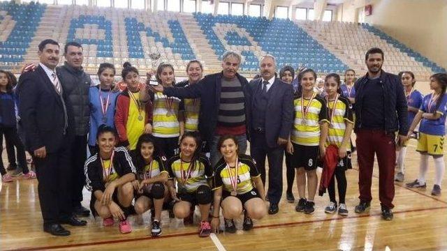 Adana’da Okullarası Yıldız Kızlar Futsal Müsabakaları