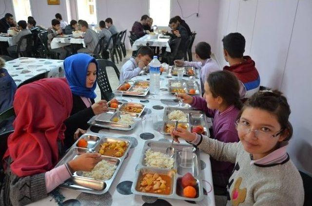 Öğrencilerin Yemekhane Ve Kütüphane Sevinci